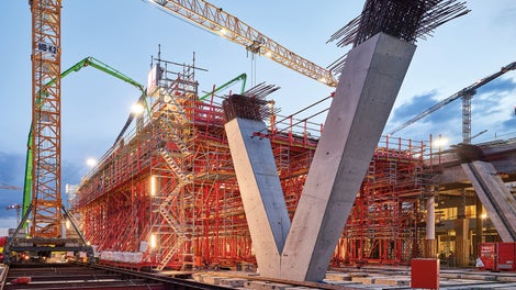 派利公司为550米长、27米宽的''快速通道''，提供项目定制的模板台车方案。