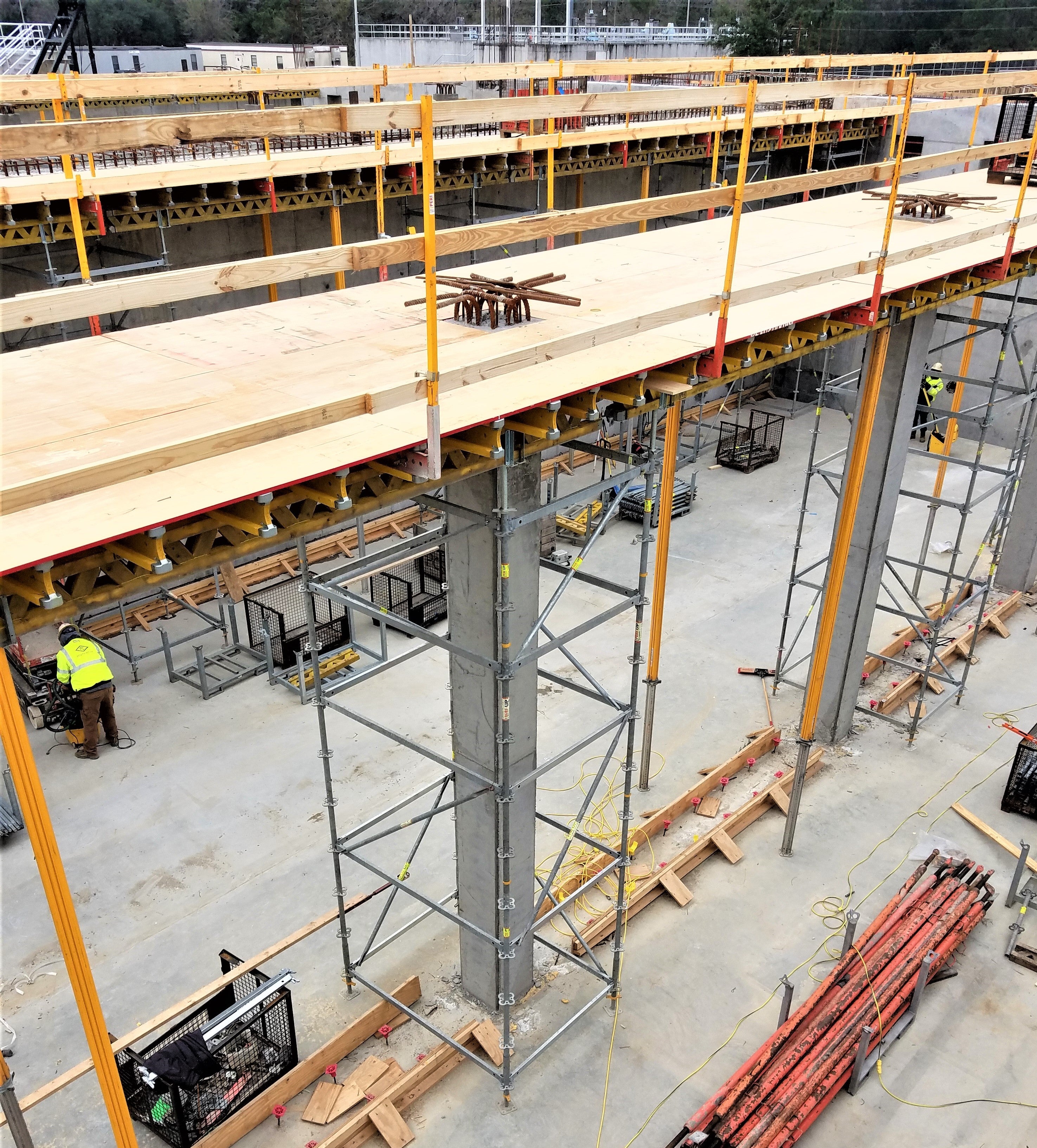 PERI UP Shoring Towers with MULTIFLEX are used to pour the walkways over the columns and perimeter walls