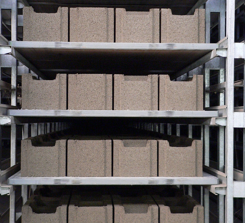 Konstantno visok kvalitet proizvoda od kamena zahvaljujući minimalnom ugibanju.