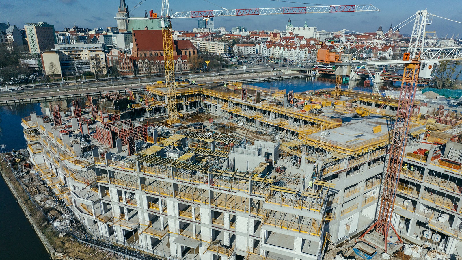 Budowa kompleksu mieszkalno-usługowego "Nad Odrą" w Szczecinie przy ul. Celnej 4.