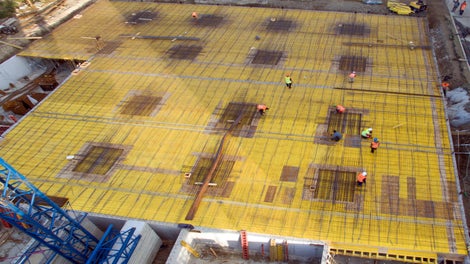 Bezpečnosť personálu na stavbe bola po celý čas zaistená ochranným zábradlím a pracovnými lávkami ASG 160.