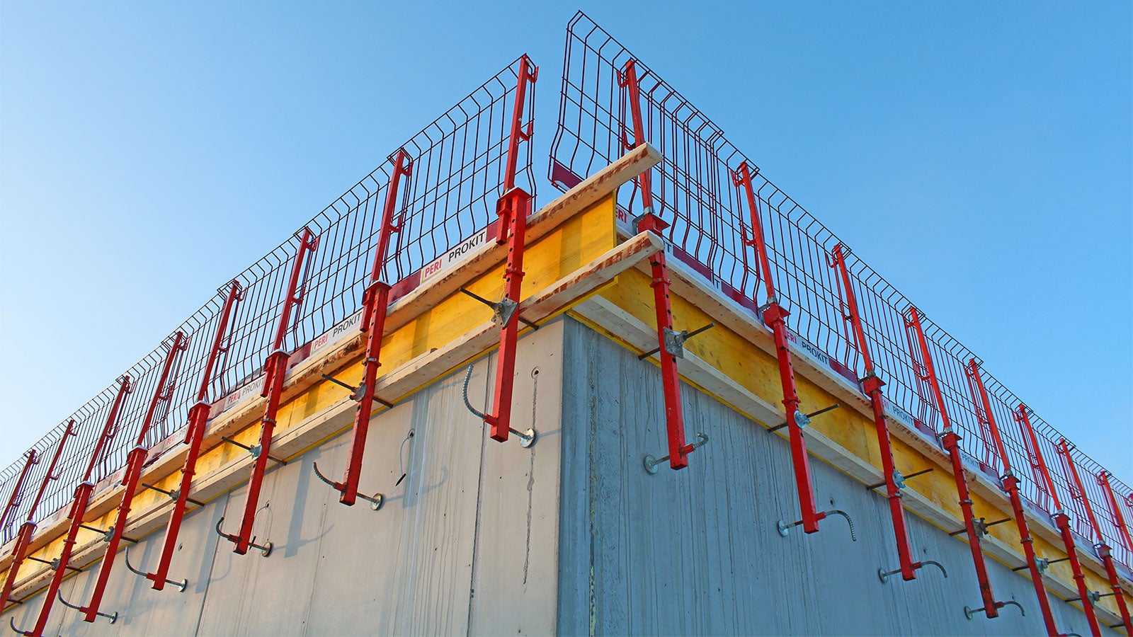 PROKIT-järjestelmä toimi suojakaiteena holvin avoimilla reunoilla.