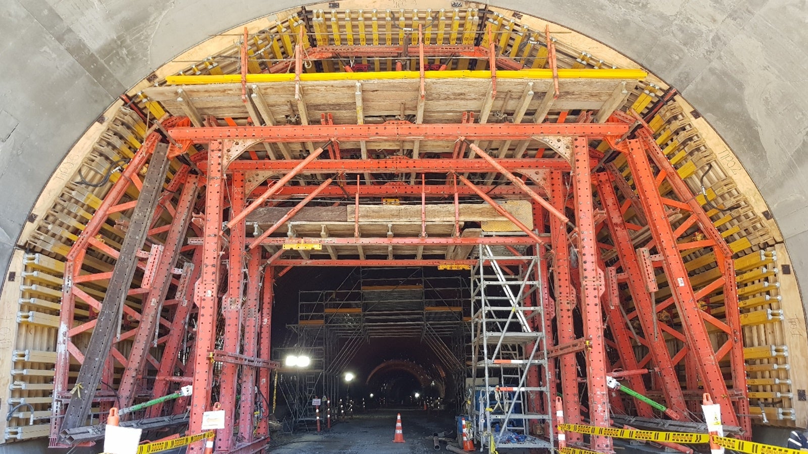 Encofrado para hastiales de túnel VARIOKIT. 