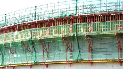 ひびきLNG基地建設工事（福岡県 北九州市）外側 CB240 クライミング作業足場