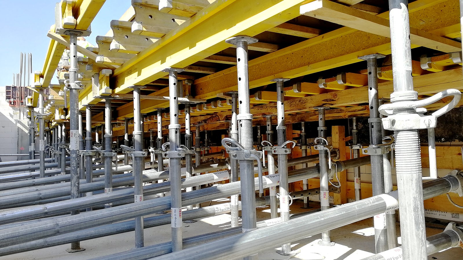 Podbudowa konstrukcji widowni sali widowiskowej 