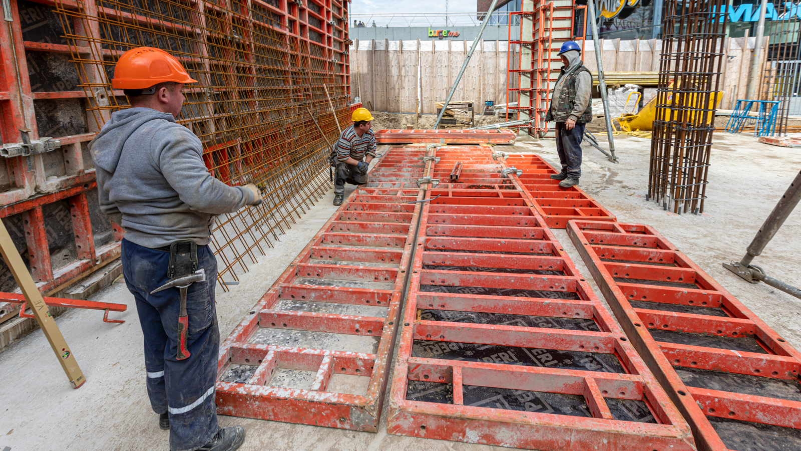 Hier worden de TRIO elementen samengesteld. Het systeem zorgt voor vermindering van de bekistingshoeveelheid en de bekistingstijd.