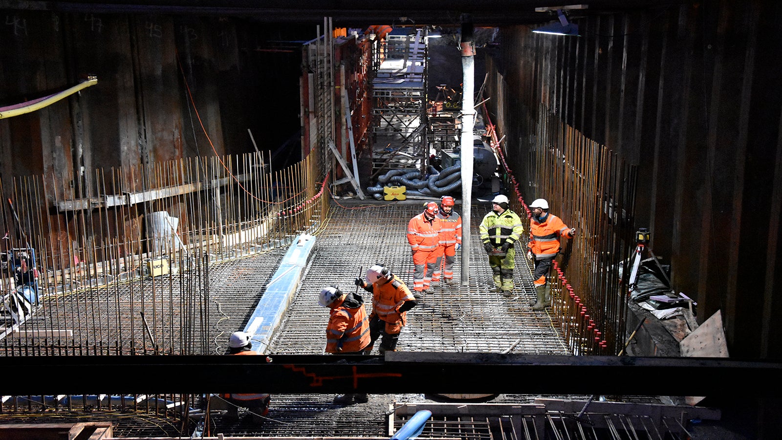 Bygging av ny gang- og sykkelveikulvert pluss ny firefelts vei. 