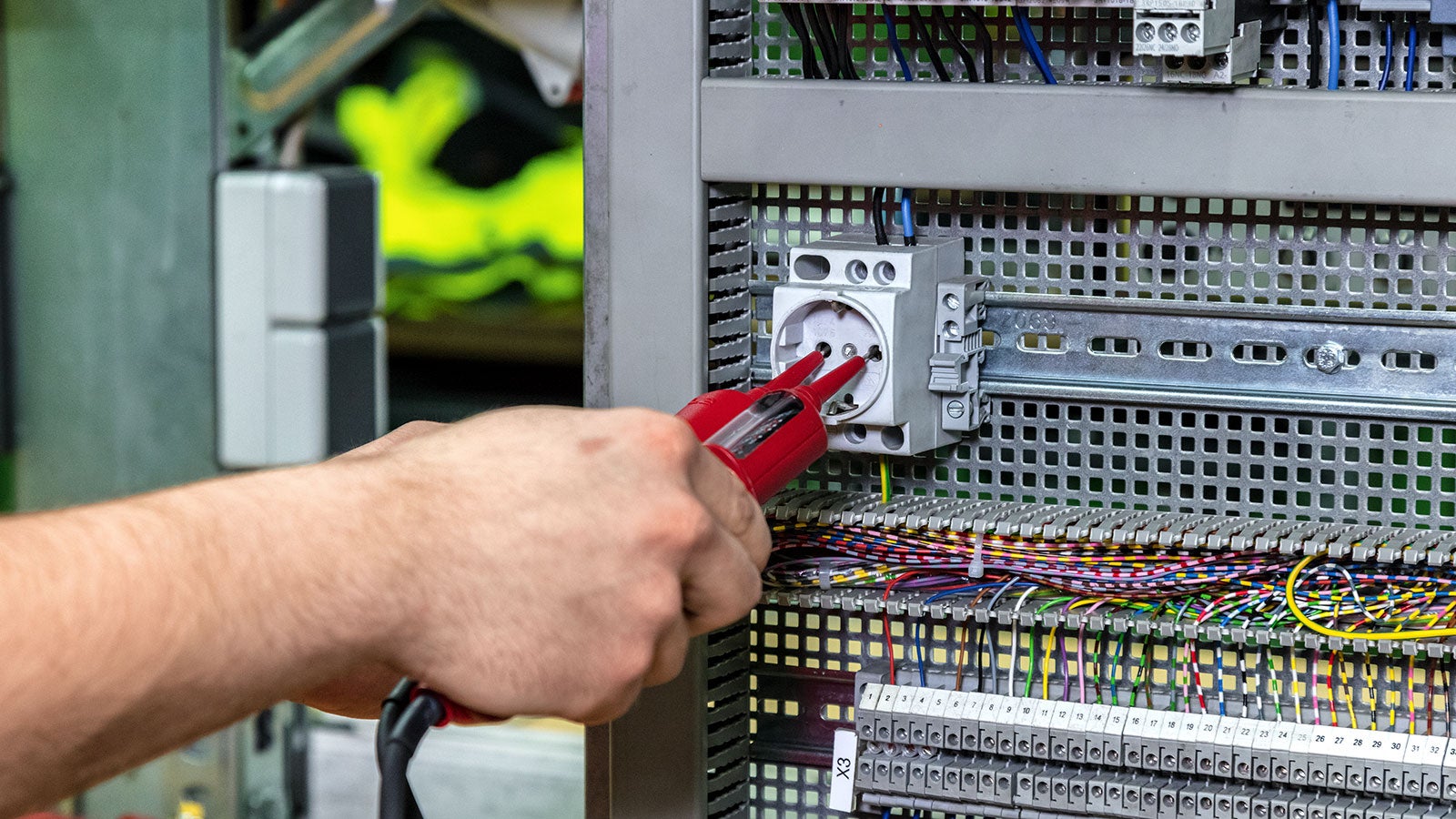 Prüfung einer Steckdose