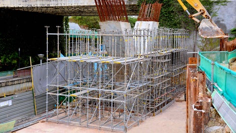 Erection of PERI UP Flex Shoring for Crosshead