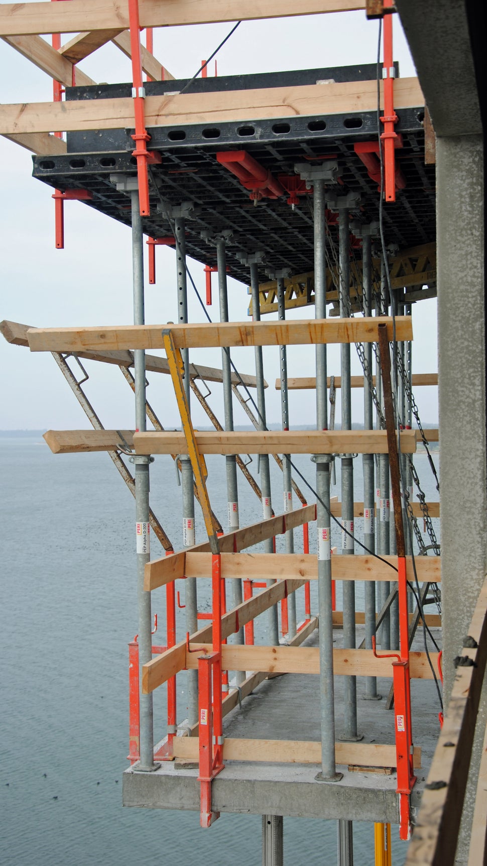DUO anvendt som dækforskalling og understøttet med PEP støtter til de frithængende altaner
