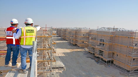 Flexible scaffolding system for finishing works