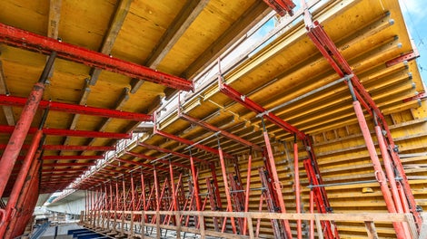 Wytwórnię wykonano przy pomocy deskowania VARIO - pierwomontaż paneli odbył się w Centrum Logistycznym PERI Jaworzno. Fot. Wojciech Dziedzic