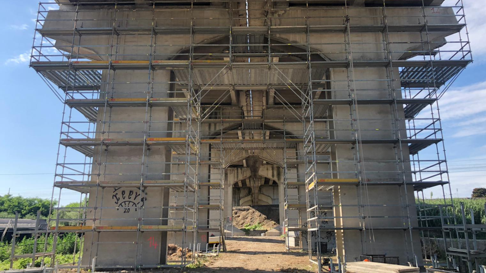 Ponteggio da terra per interventi di manutenzione su pile e pulvini