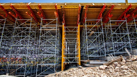 Подпиране с MULTIPROP кула в зоните около колоните