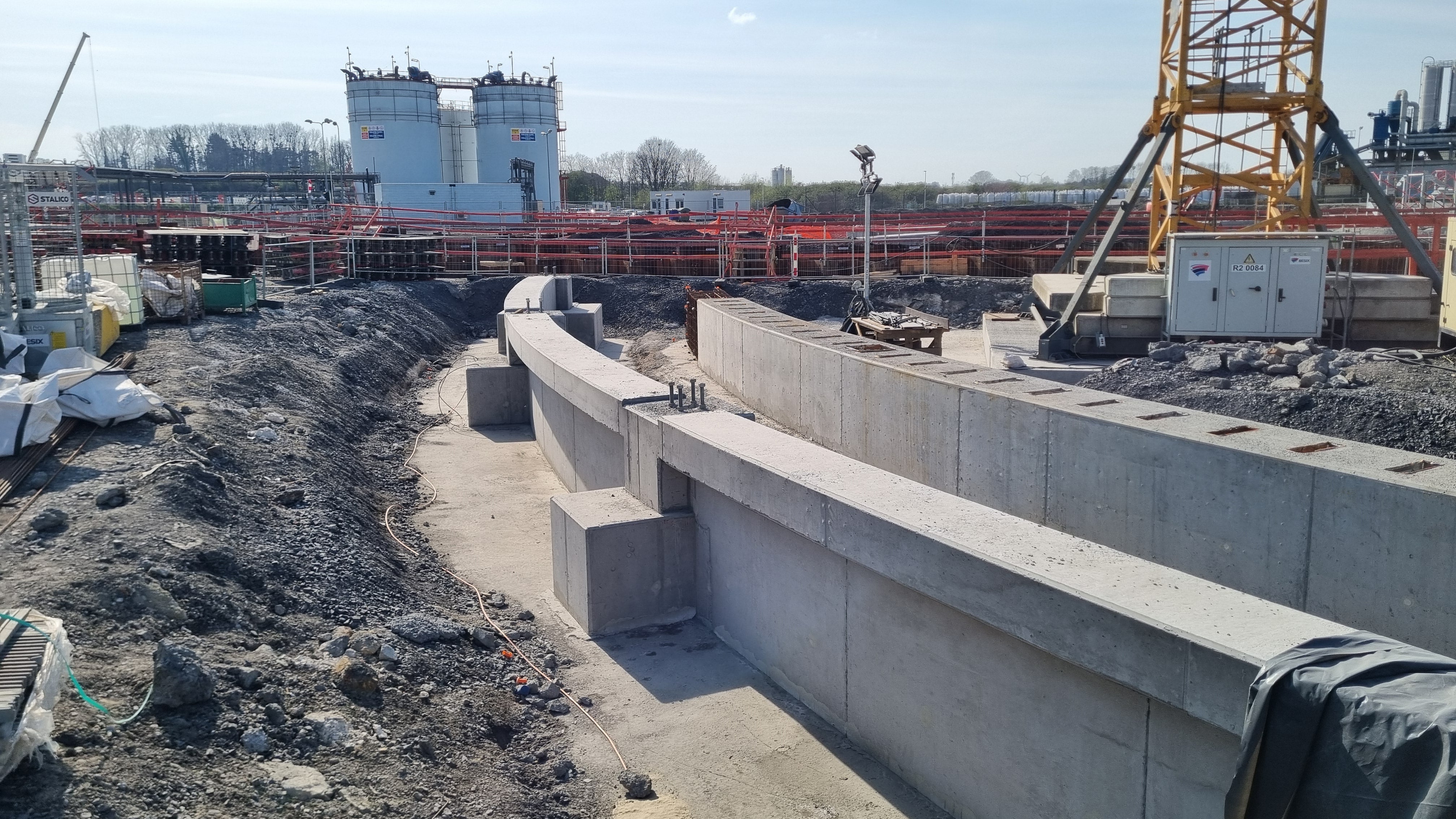 C'est notamment pour la réalisation de structures atypiques présentant une géométrie particulière, qui constituent davantage la règle que l'exception dans ce projet, que BESIX fait un usage intensif des systèmes PERI.