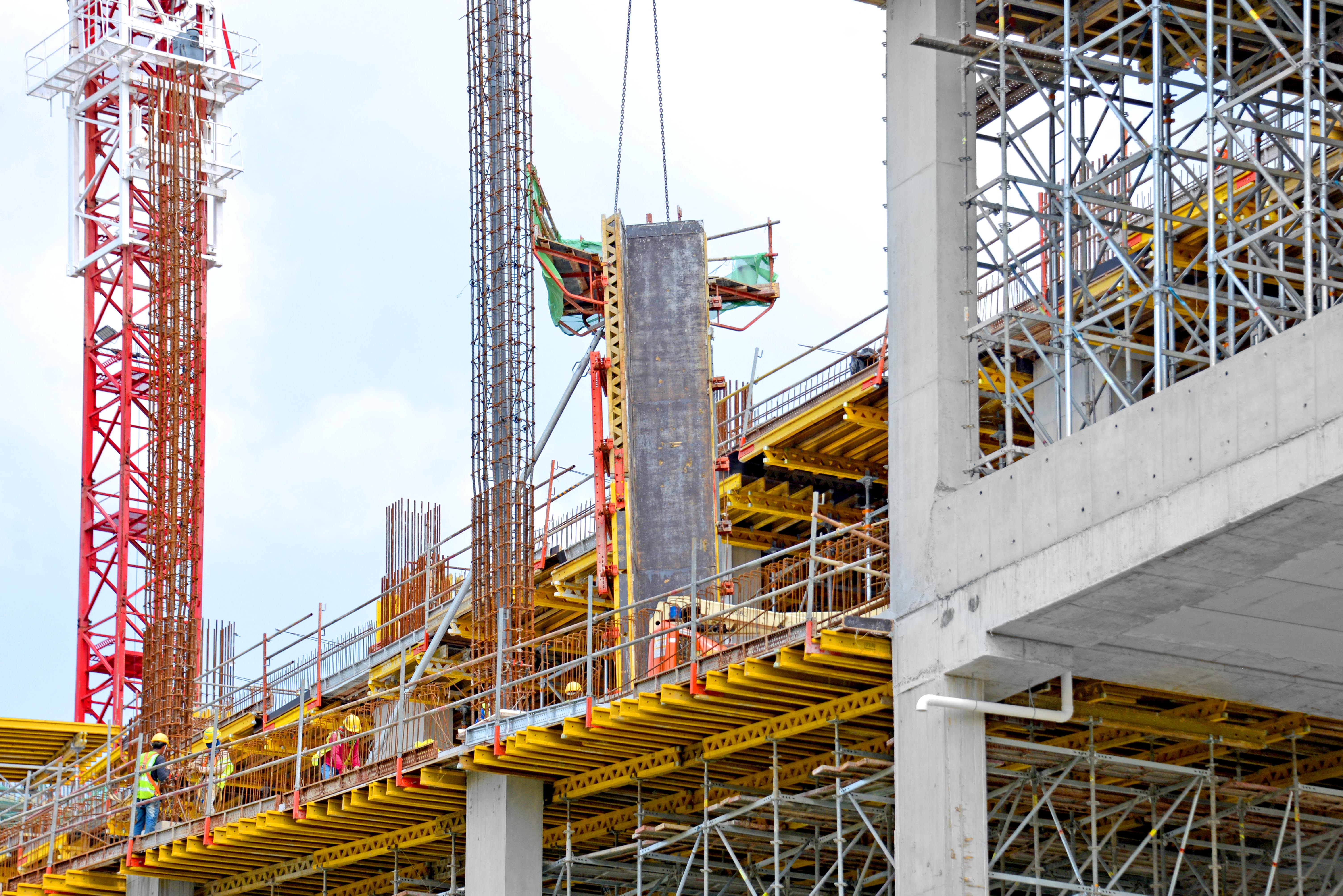 VARIO Column Formwork being lifted, in preparation for assembly