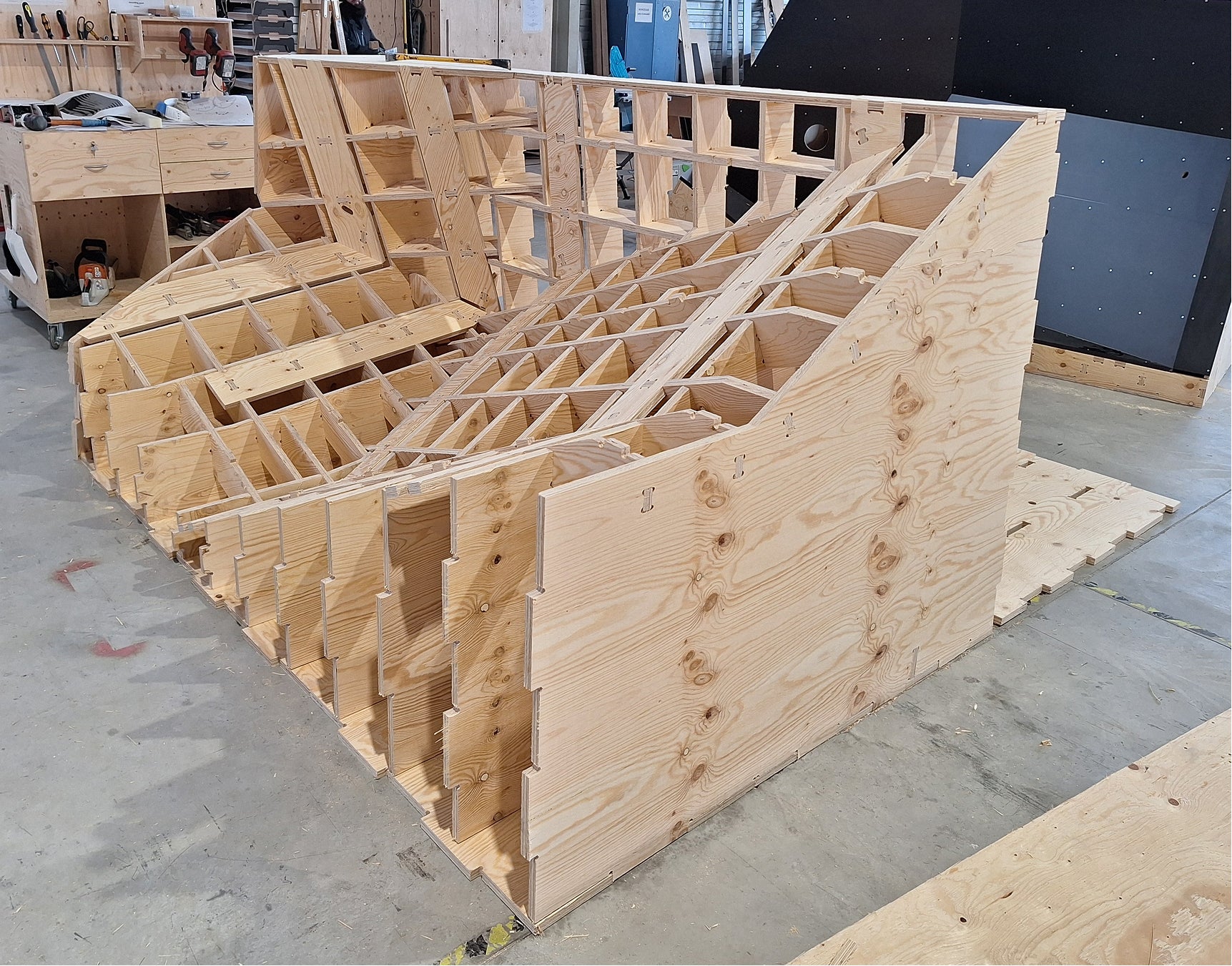 Forma senza limiti. Costruito con efficienza.