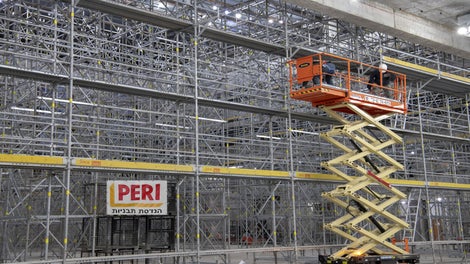 פיגום פרי אפ איזי שהורכב בהיקף אולם התפילה המרכזי בצמוד לגלריות. פיגום ברוחב 70 ס"מ ובגובה 15.30 מ'.