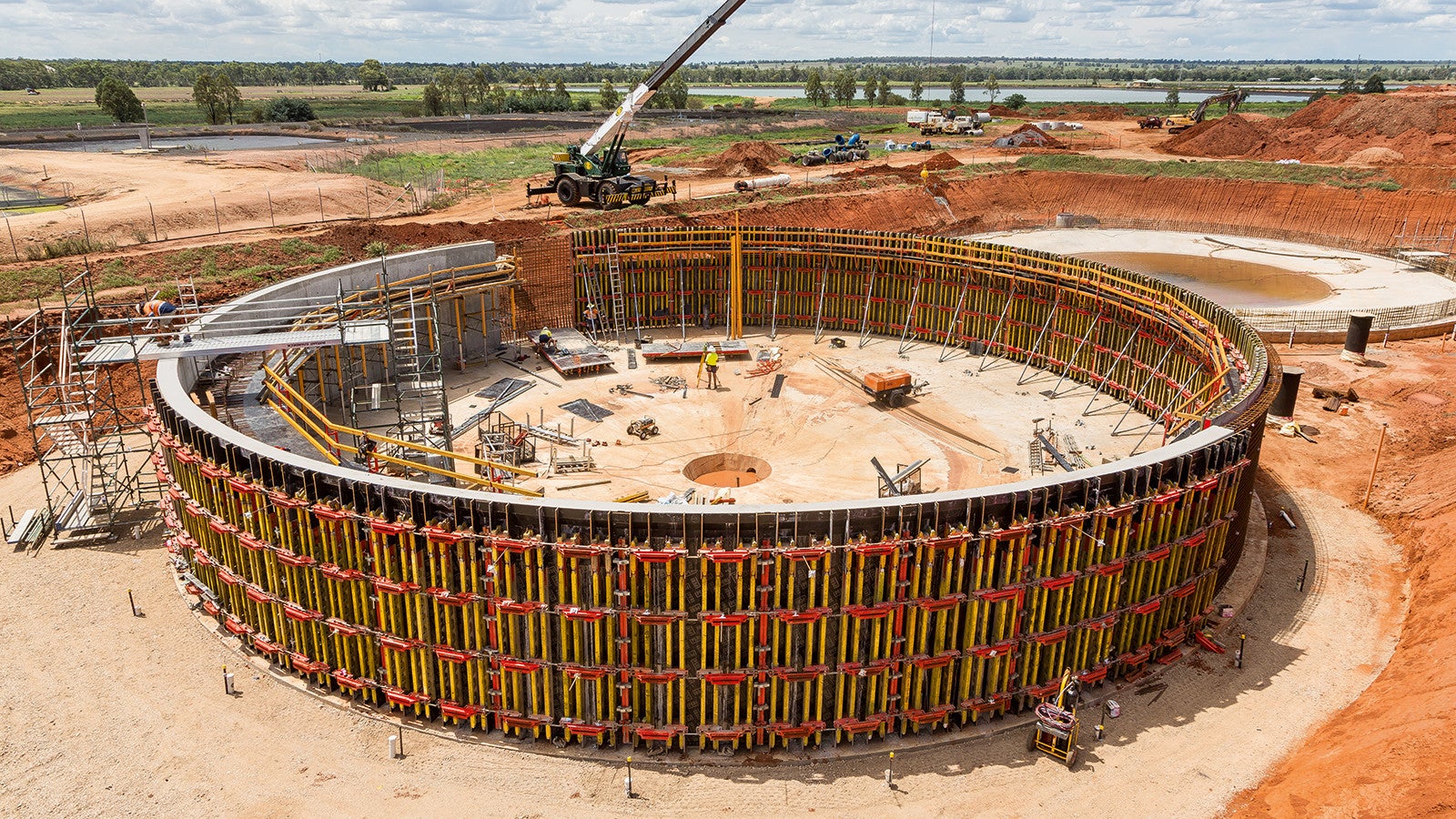 Rundflex was chosen for the circular Clarifier tanks, which allowed half a tank to be formed and poured at a time