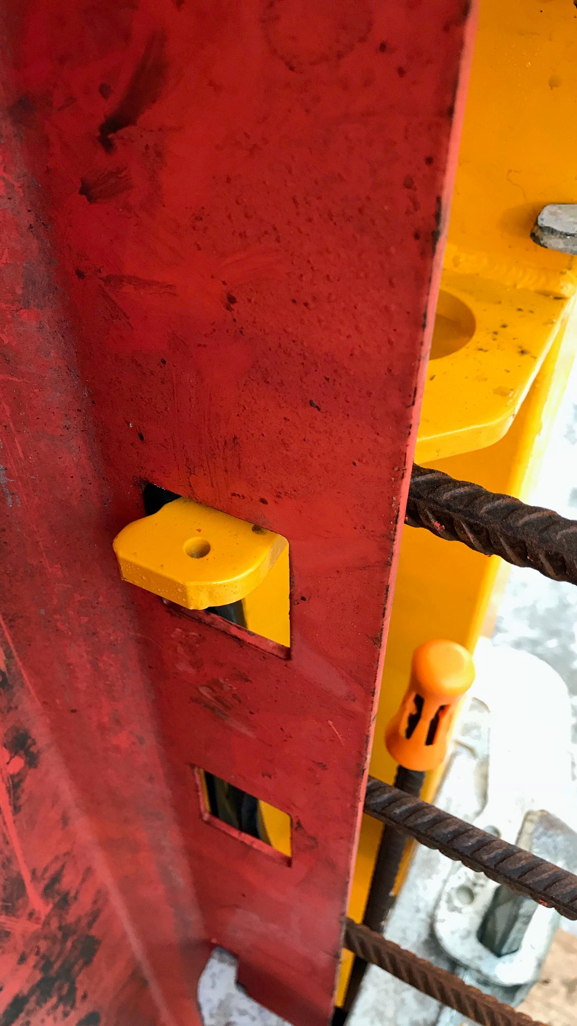 Endeskot forme med mulighed for gennemgående armering og fugebånd til vandtætning.