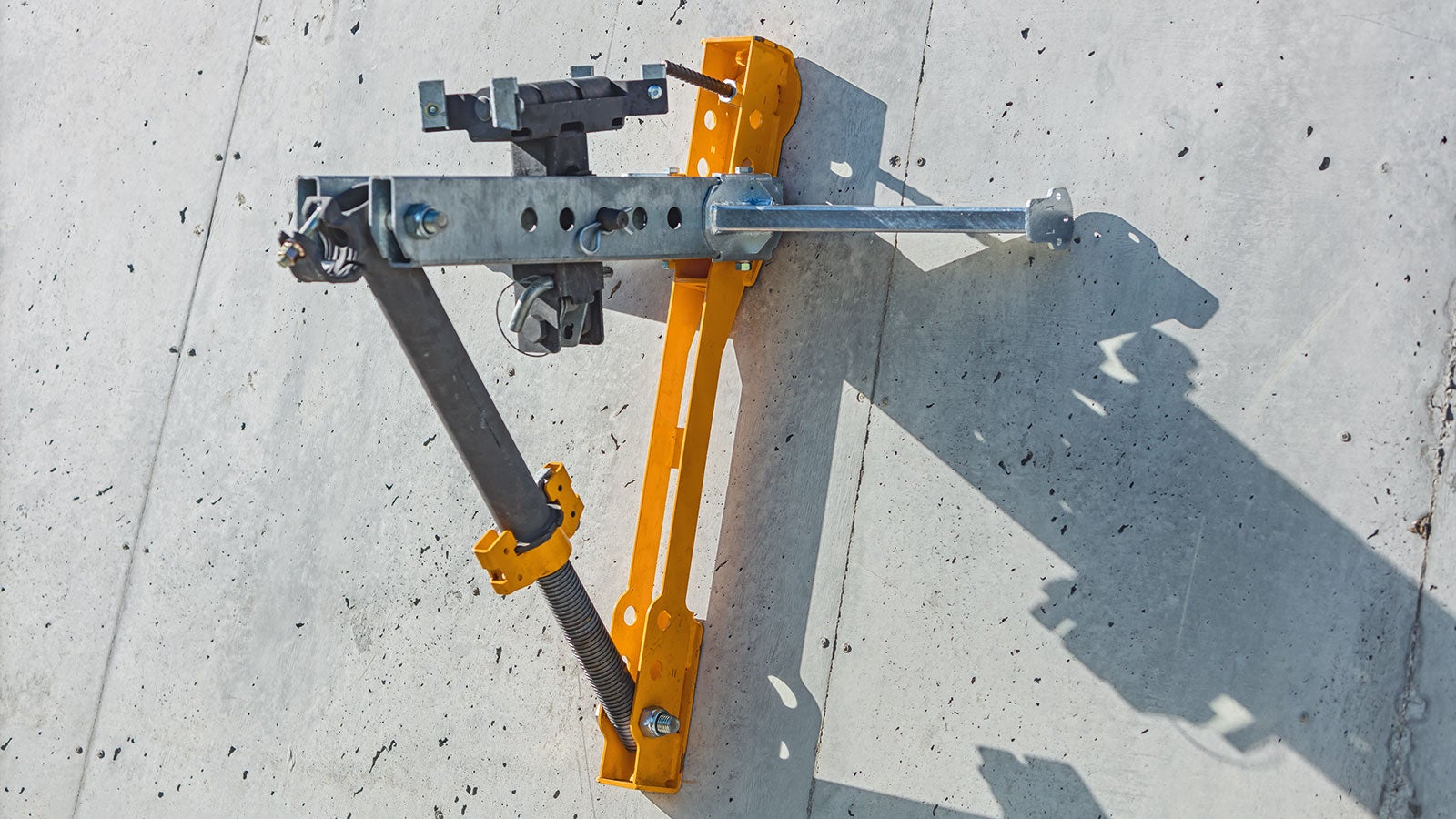 Time-consuming scaffold tube bracing is no longer required.