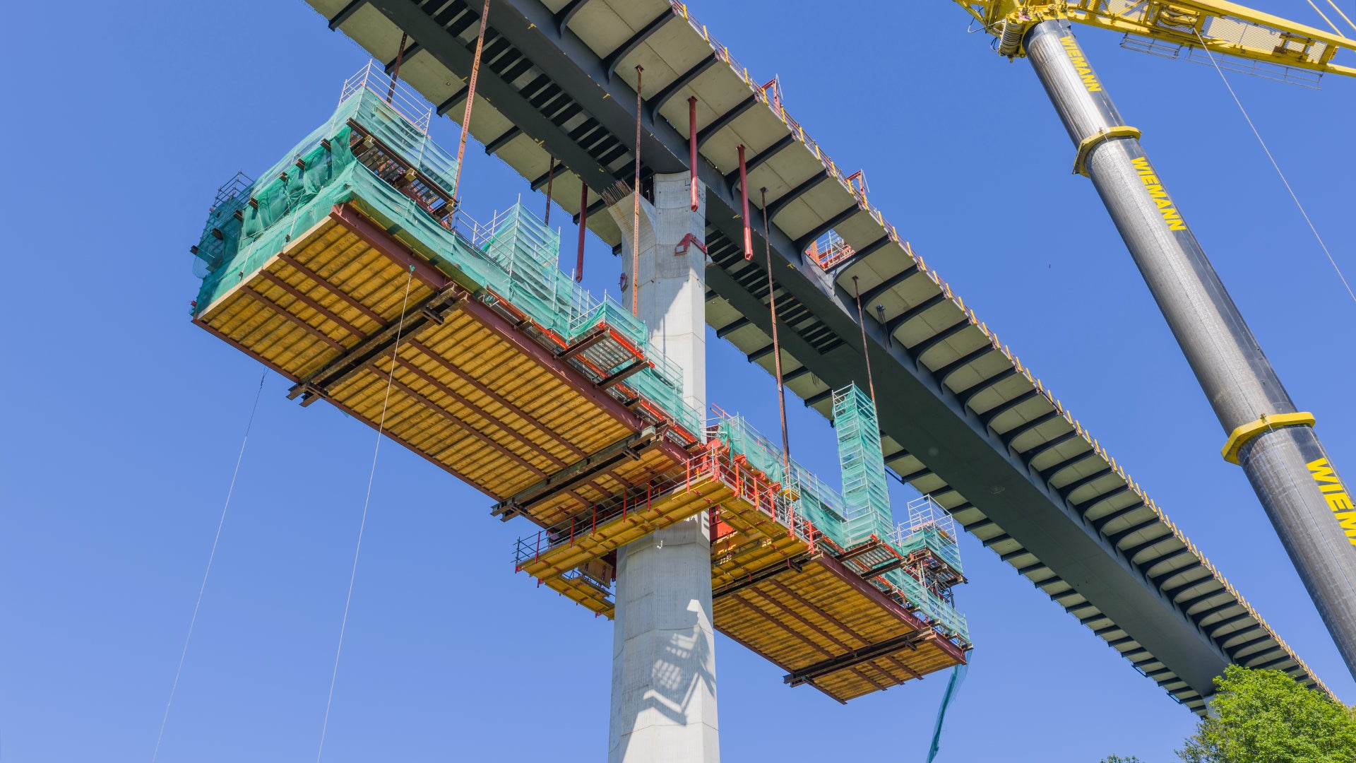Eine planungs- und ausführungstechnische Besonderheit der semi-integralen Stahlverbundbrücke stellen die monolithischen Voutenanschlüsse dar.