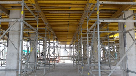 Las torres PERI UP Flex, se ubican de manera organizada y racional, proveyendo un sistema de soporte de carga seguro y de fácil armado.