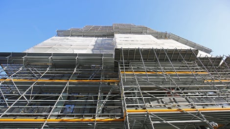 PDC Scaffolding required a facade access system that could be adapted to the building's geometry, which becomes more irregular as it grows in height.