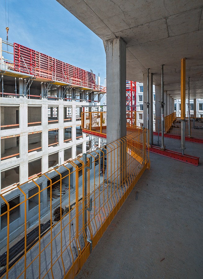 A proteção lateral do PROKIT protegia as arestas de construção dos pisos das estruturas do escudo de ambas as torres residenciais sem qualquer falha, também na passagem para a plataforma de aterragem do RCS MP.