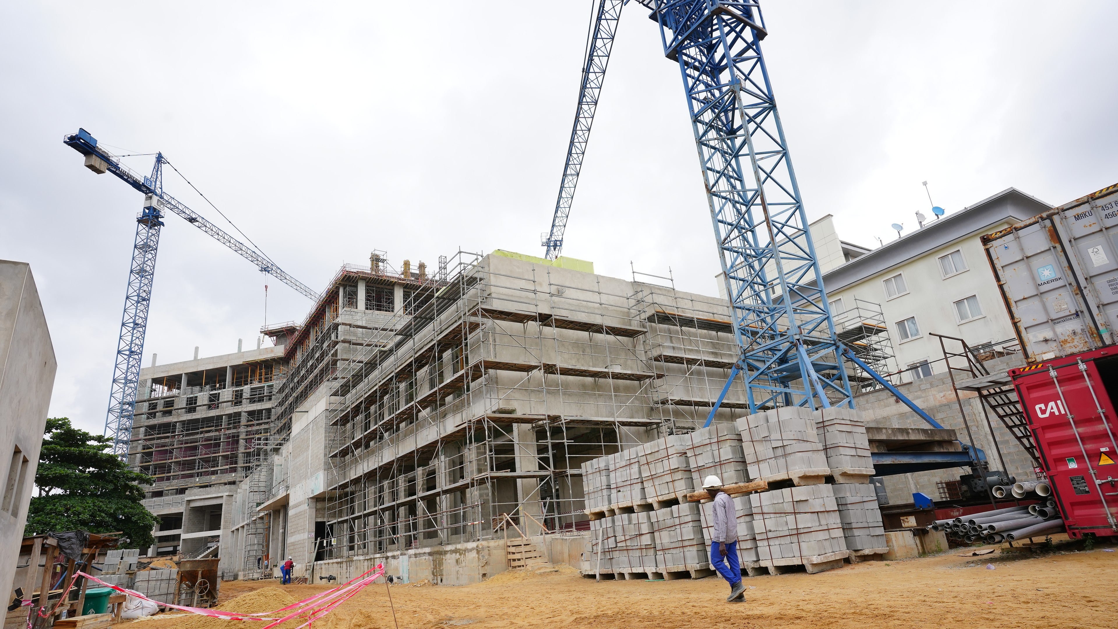 Construction of the Marriot hotel Ikeja with the use of the PERI UP Scaffolding System
