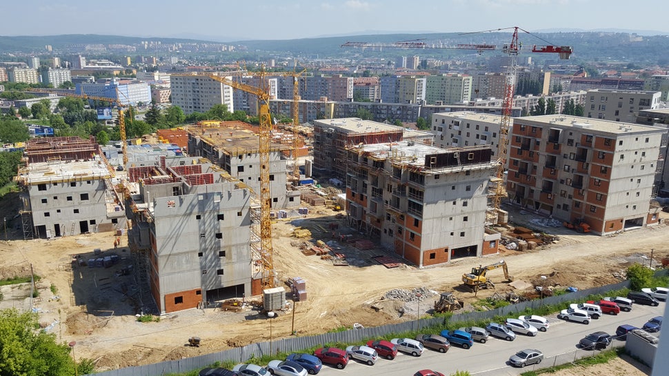 Obytný súbor Nová terasa predstavuje 8 samostatne stojacich objektov. Objekt bude prevedený z nehorľavých konštrukčných prvkov druhu D1 a tvorí nehorľavý konštrukčný celok. Návrhová životnosť konštrukcií je 50 rokov.