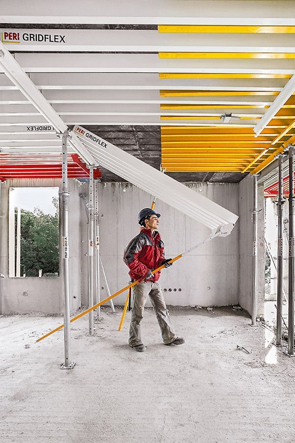 GRIDFLEX elements are safely hooked in from below and pushed upwards into position by means of the shuttering aid. Setting up and measuring of props is no longer necessary which means work is accelerated and mistakes are avoided. Furthermore, untrained personnel can quickly learn how to handle the system.
