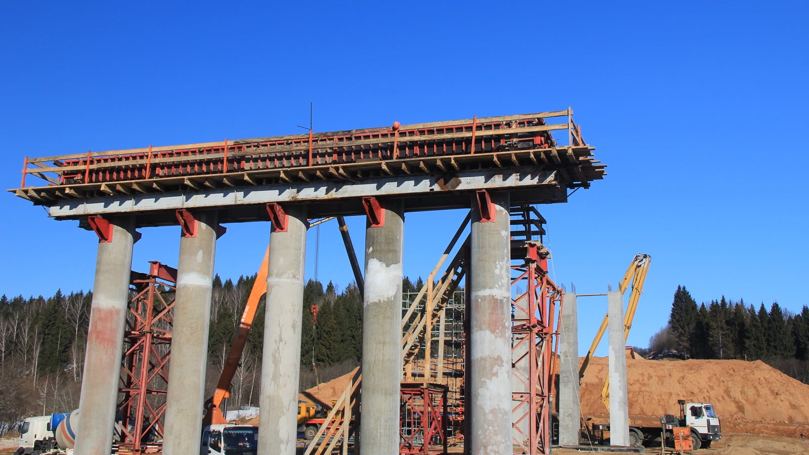 Строительство моста через реку Адров