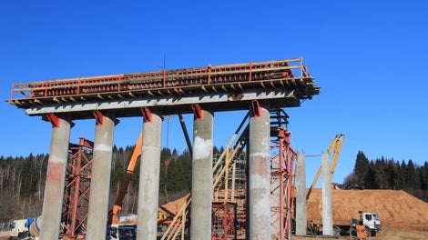 Строительство моста через реку Адров