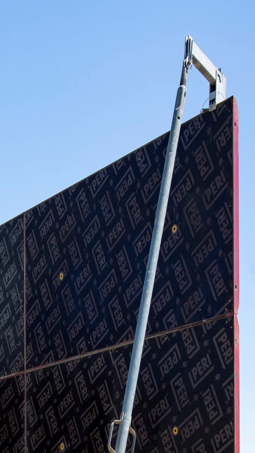 Úchyt pre stabilizátor zo strany plášťa debne- nia MX RS.