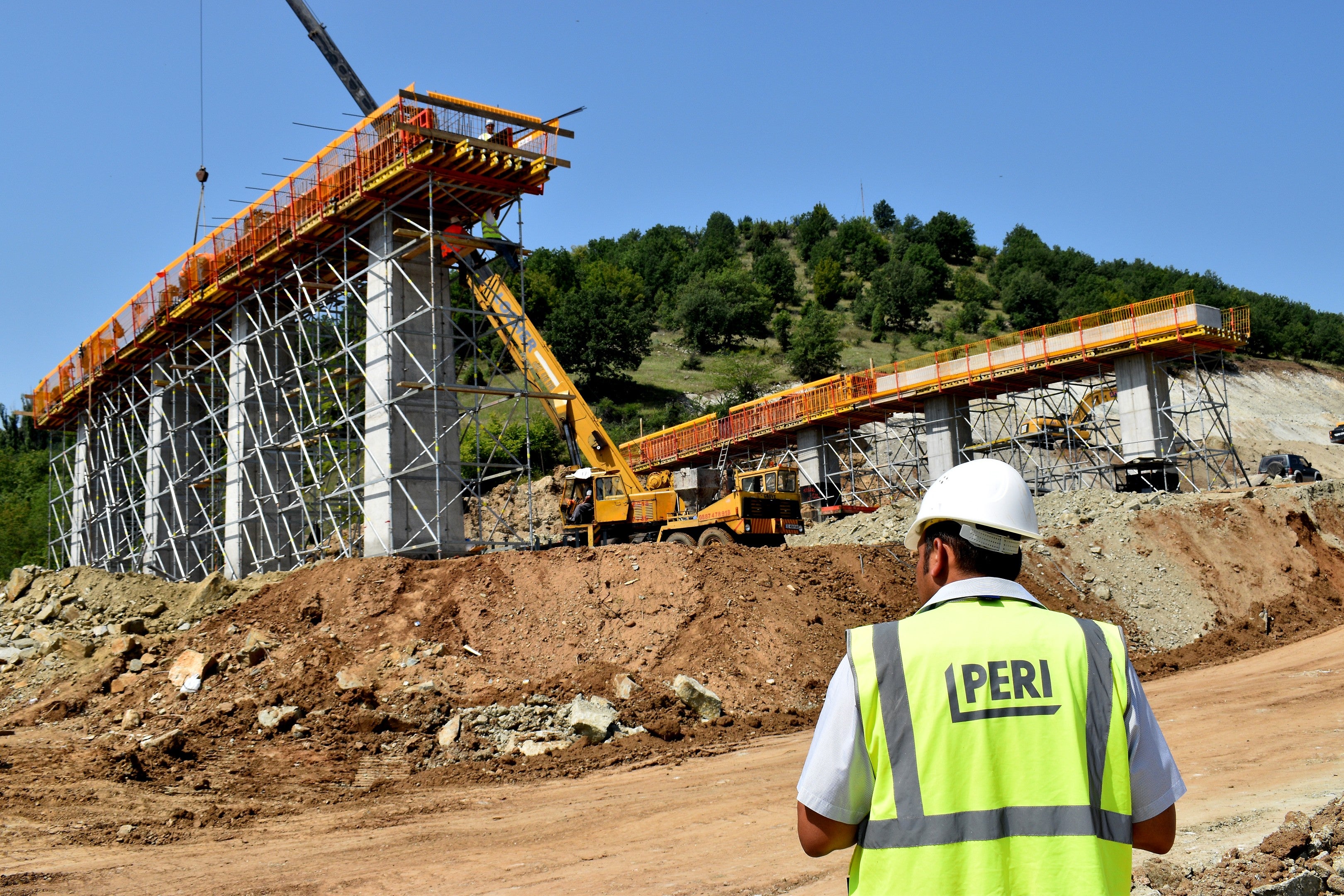 Изграждане на ригели на мост на km 363+600 