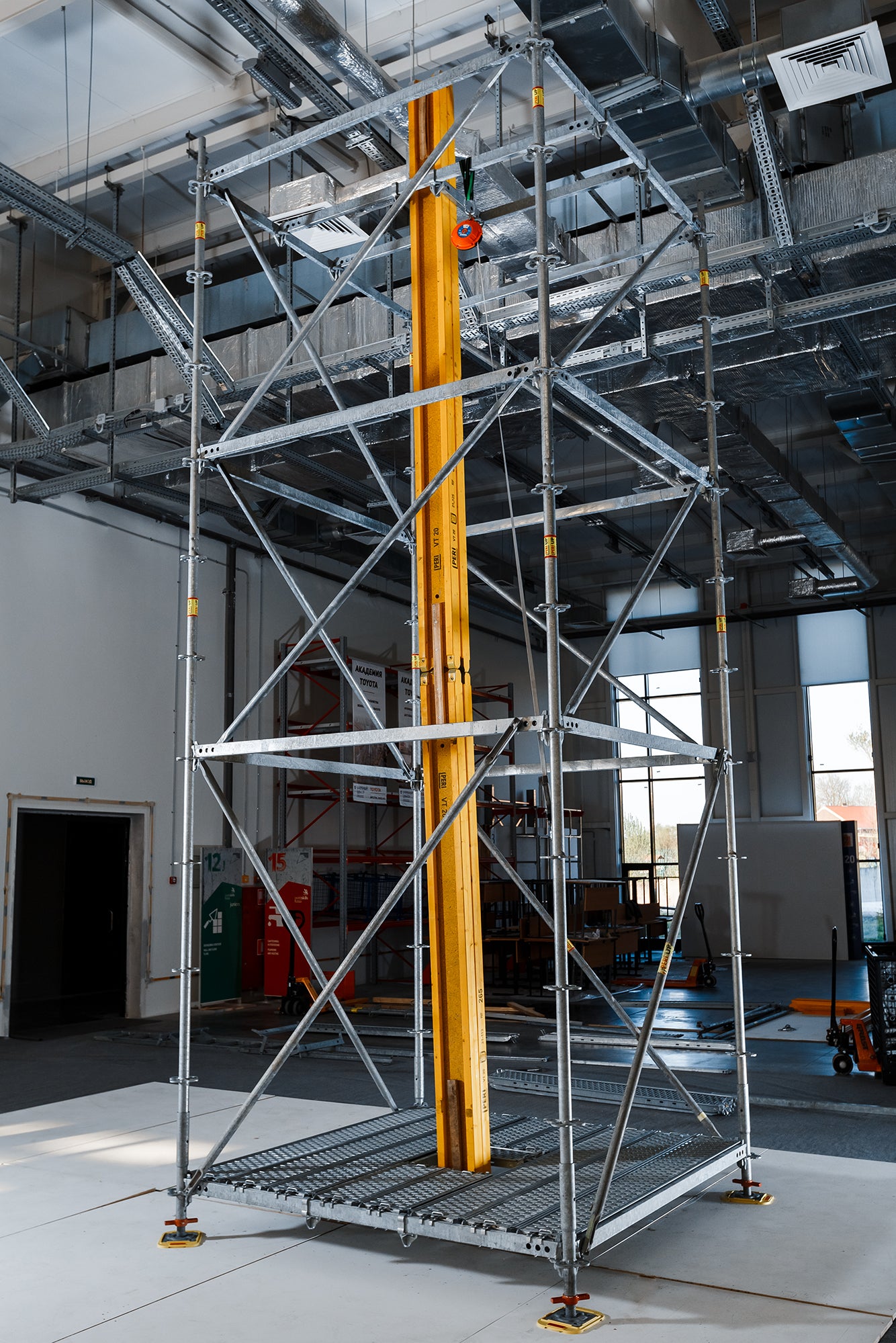 Легкая и независимая конструкция для точечного доступа к рабочей поверхности.