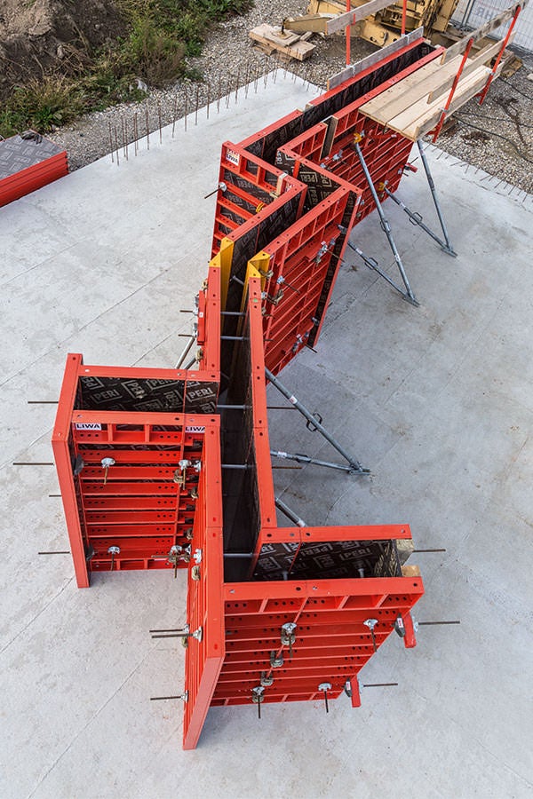 只需几个系统组件即可对直角、非直角造型、中间墙体及端头位置完成立模。