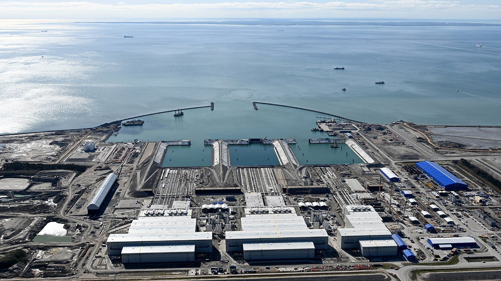 After the production of the segments, they are transported on the sea and lowered at their final spot.<br/>(Photo: Femern A/S)