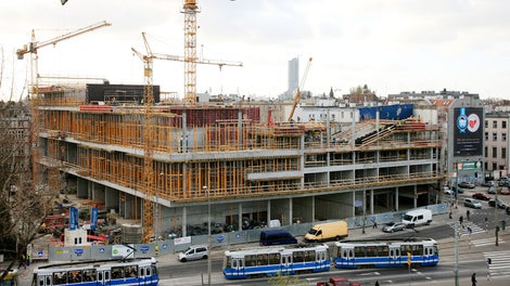 Zaplecze magazynowe PERI zapewnia szybkie i terminowe dostawy sprzętu.