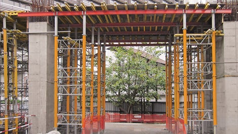 For forming higher slab and special requirements, lightweight MULTIPROP Aluminium Slab Props were extended. MRK Frames were used to create a load-bearing tower system.