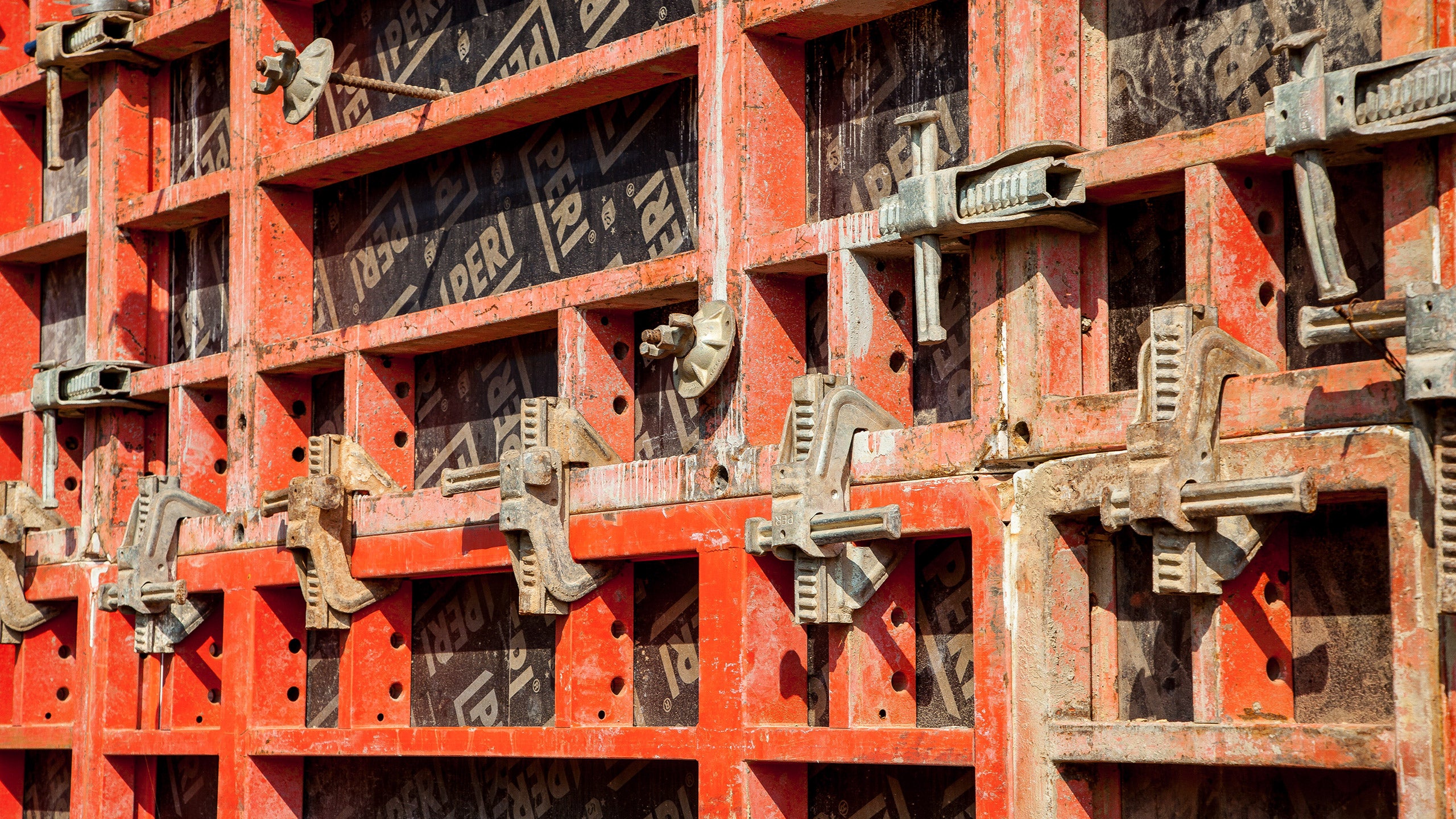 PERI TRIO provided the walling solution