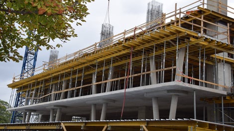 Изглед на фасадата от страната на ул. Тинтява по време на изграждането й със системата MULTIFLEX