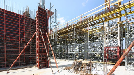 Do wykonania wysokich ścian użyto systemu TRIO.<br/>