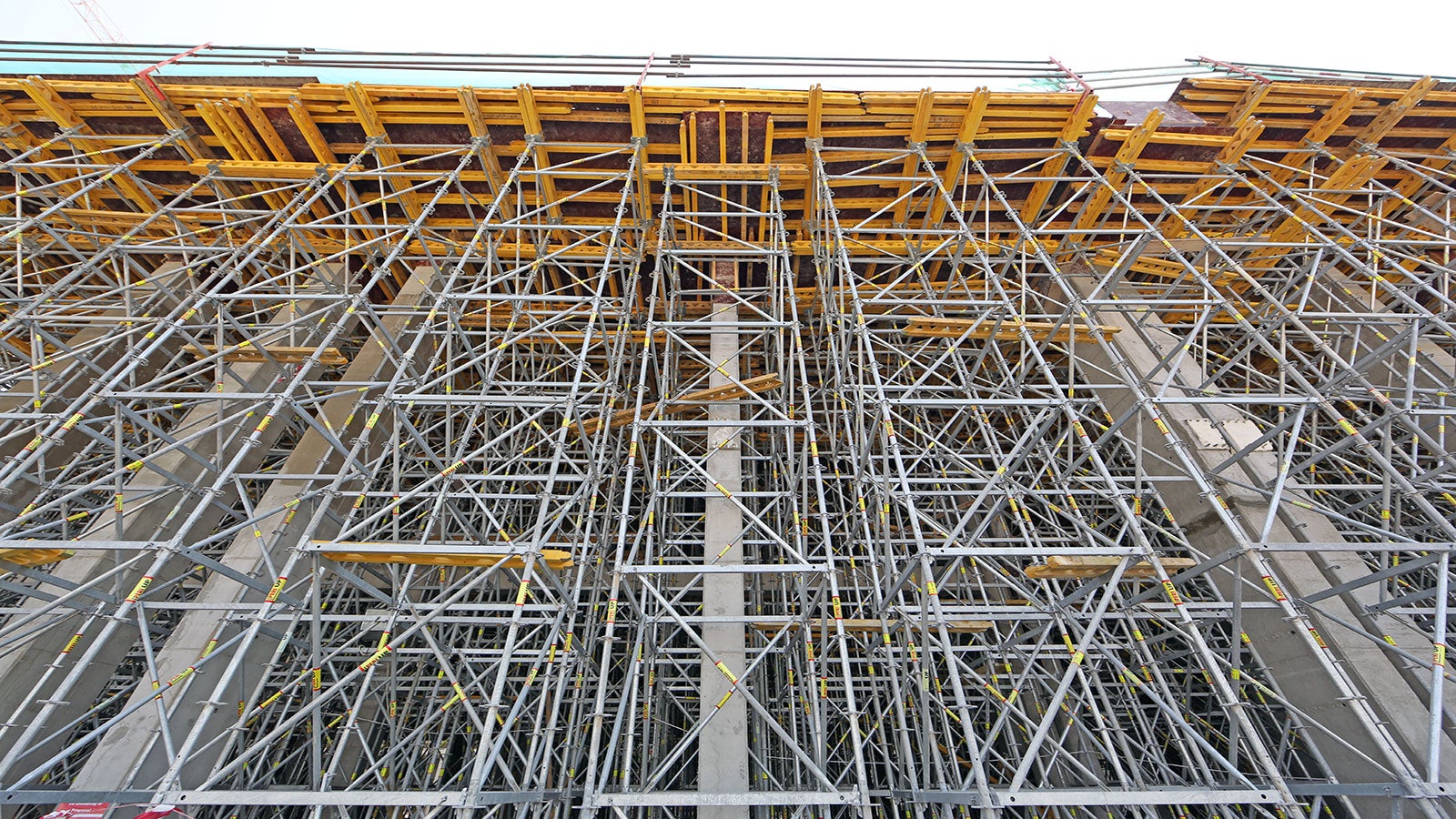 PERI UP Rosett shoring system used for heights up to 14m for cantilever support