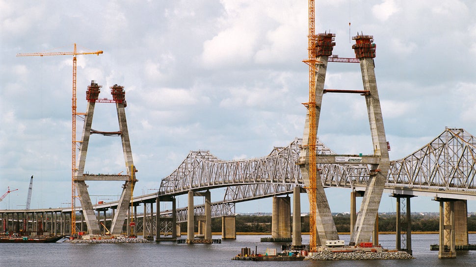 Two 175 m high piers at a distance of 472 m from each other, take the loads of this cable stay construction which connects both sides of the Cooper River.