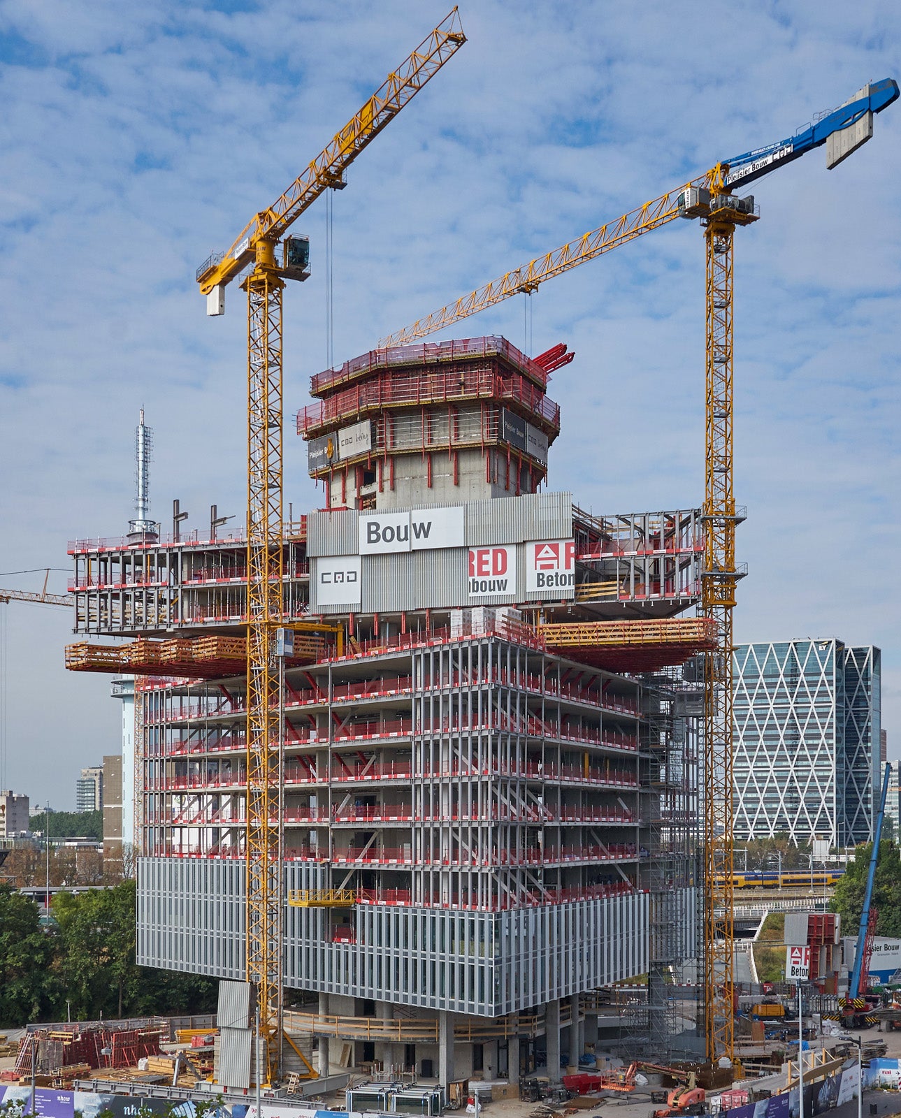 PERI windschermen worden gebruikt om de veiligheid bij de bouw te kunnen waarborgen.