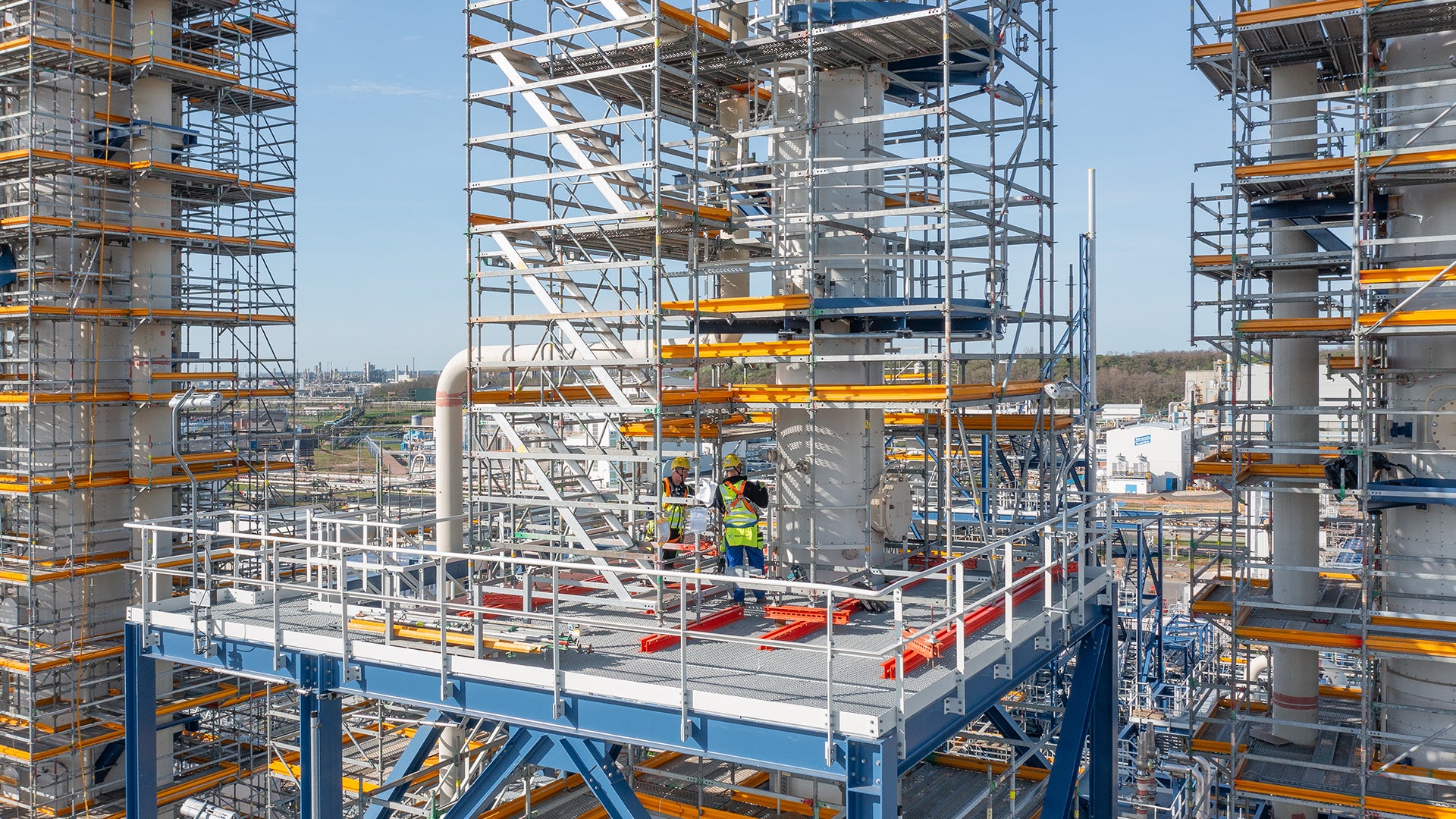 Das PERI UP Gerüstsystem bot hohe Flexibilität für konsequent sicheres Arbeiten, bedarfsweise ergänzt mit VARIOKIT Systembauteilen.