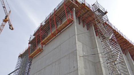 Schodnia rusztowaniowa PERI UP zapewnia bezpieczną komunikację do miejsca pracy z deskowaniami. Spalarnia odpadów Rzeszów.