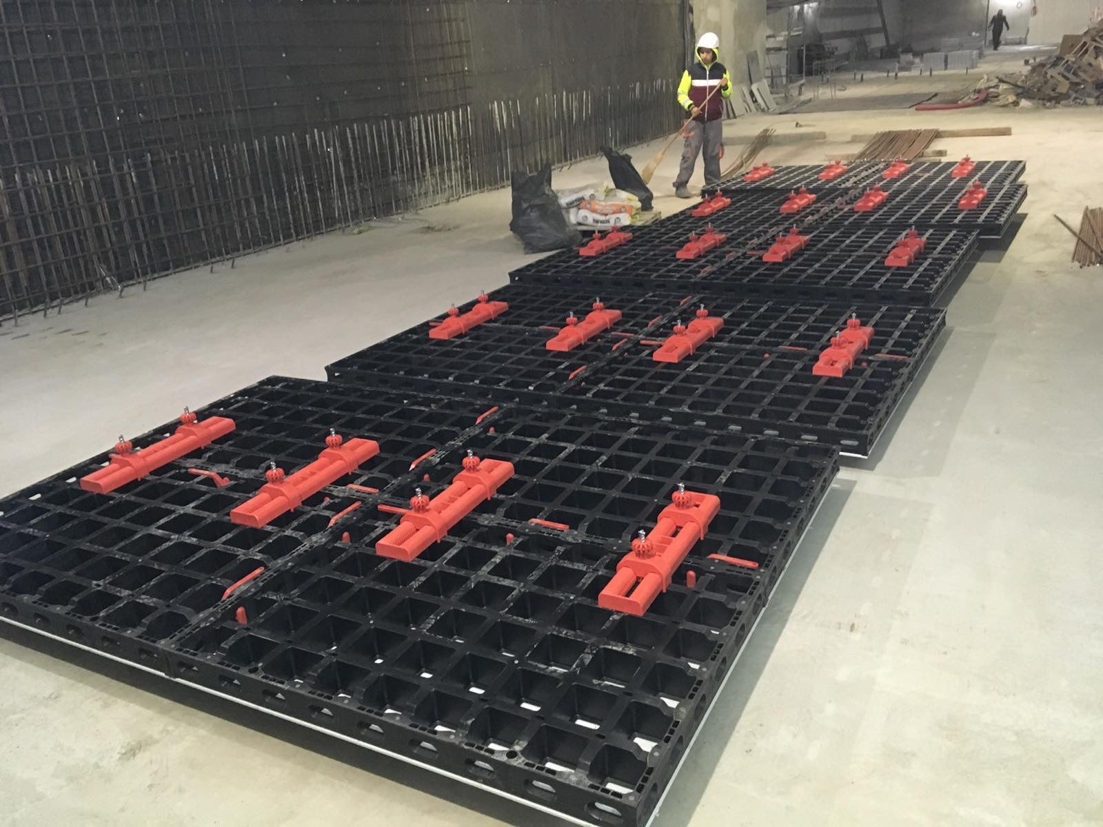 Монтаж на DUO платна със сглобка, която позволява лесно повдигане без механизация